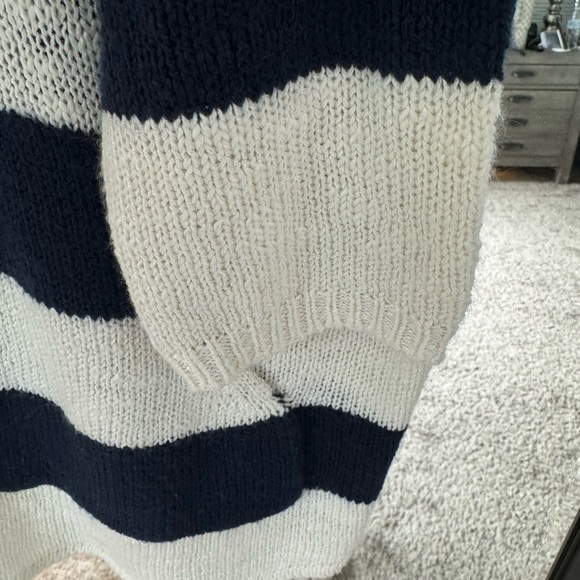 Lightweight hooded blue and‎ white striped sweater - Picture 4 of 5